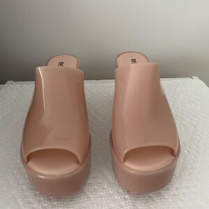 Melissa open toe light pink/beige jelly platform mules. Size 5. New never worn!